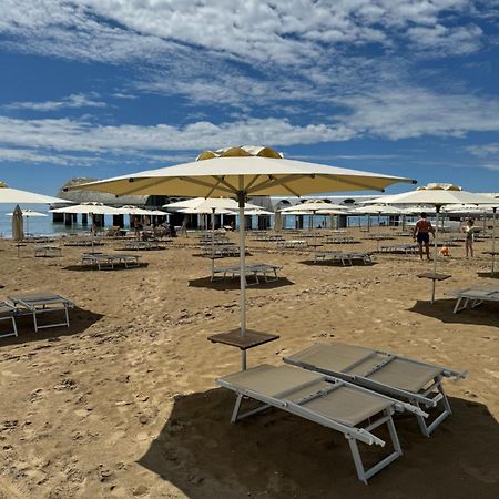 Appart 21 Artistic Beach Apartment Lignano Sabbiadoro Zewnętrze zdjęcie